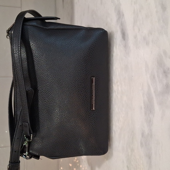 Crossbody - Picture 2 of 10